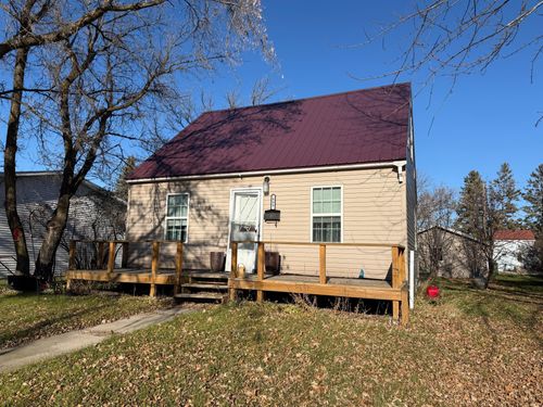809 Center St E, Roseau, MN, 56751-1227 | Card Image
