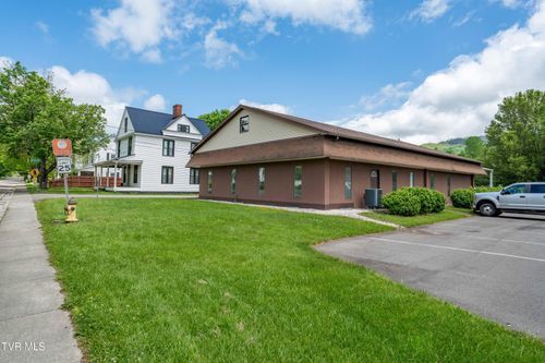 212 N Church St, Mountain City, TN, 37683-1368 | Card Image