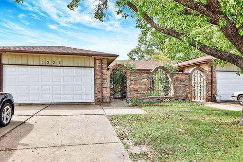 1221 S Governeour Rd, Wichita, KS, 67207-2837 | Card Image