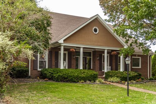 135 N Country Club Dr, Hendersonville, TN, 37075-2648 | Card Image
