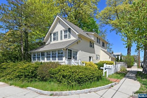33 Parkway, Maywood, NJ, 07607-1556 | Card Image