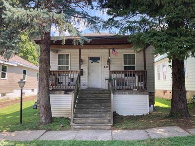 222 S 9th Street, Home with 2 bedrooms, 1 bathrooms and null parking in Burlington IA | Image 1