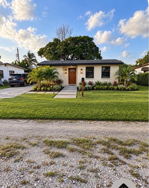 555 Harem Ave, Opa-Locka, FL, 33054-3021 | Card Image