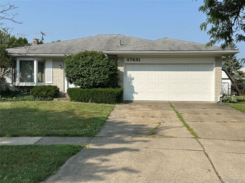 37631 Douglas Ct, Sterling Heights, MI, 48310-3589 | Card Image