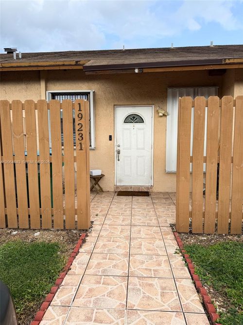 19231 Nw 67th Pl, Hialeah, FL, 33015-2469 | Card Image