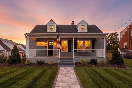 1215 W 12th St, WAYNESBORO, VA, 22980-4439 | Card Image