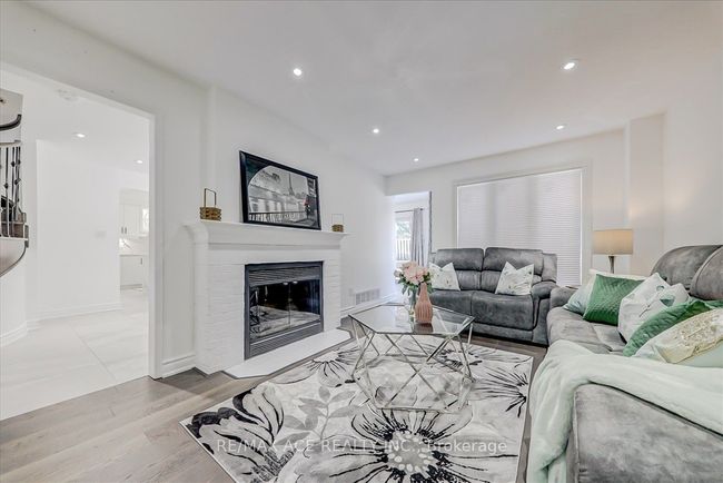 1579 Heathside Cres, House other with 7 bedrooms, 6 bathrooms and 4 parking in Pickering ON | Image 9