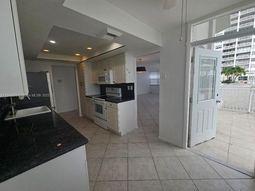 204-18041 Biscayne Blvd, Aventura, FL, 33160-2521 | Card Image
