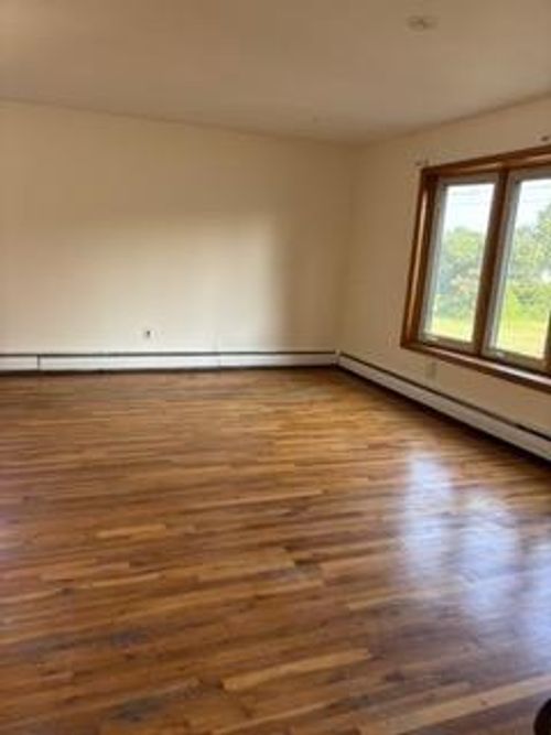 147 Truxton Rd, Dix Hills, NY, 11746-6827 | Card Image