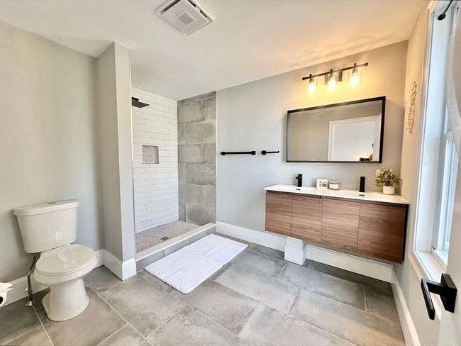 APT-3 - 299 Maverick St, Condo with 2 bedrooms, 2 bathrooms and null parking in Boston MA | Image 6