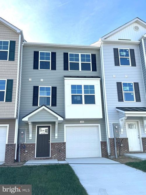 102 Moses Dr, MARTINSBURG, WV, 25405-1175 | Card Image