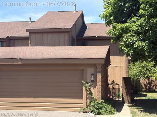 6200 Andrea Ln, West Bloomfield, MI, 48322-2121 | Card Image