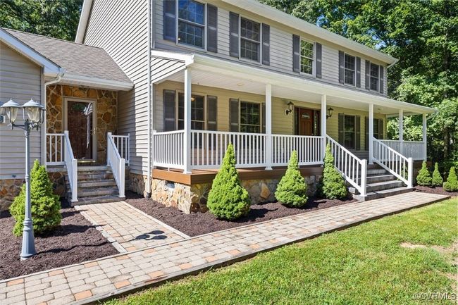 View of front of house with covered porch | Image 18