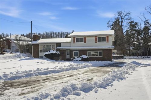 11 Robb Ave, Stoney Creek, ON, L8G1N7 | Card Image
