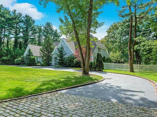 47 Valley Rd, Old Westbury, NY, 11568-1015 | Card Image