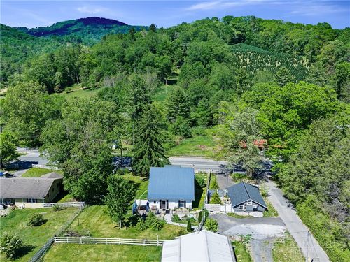 490 Cranberry St, Newland, NC, 28657-8800 | Card Image