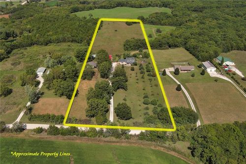 23338 Kissinger Rd, Leavenworth, KS, 66048-7146 | Card Image