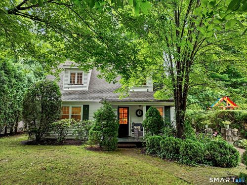 33 Center Dr, Old Greenwich, CT, 06870-1446 | Card Image