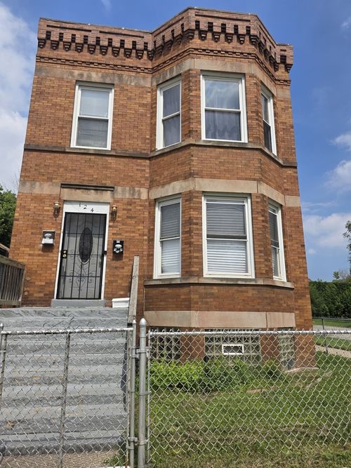 124 E 110th St, Chicago, IL, 60628-3523 | Card Image