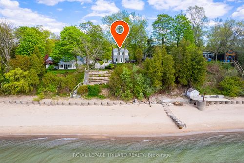 {{alt}} | Card Image