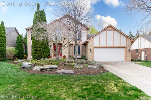 1421 Burhaven Dr, Rochester Hills, MI, 48306-3709 | Card Image