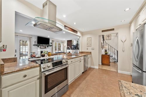 442 Hoffman Ln, Hauppauge, NY, 11788-3100 | Card Image