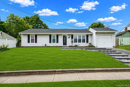 36 Naples Ave, Central Islip, NY, 11722-2417 | Card Image