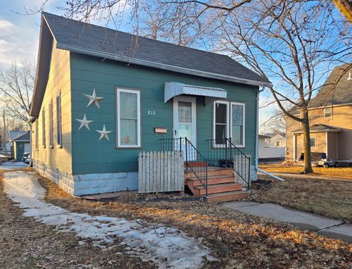 810 S Oak Ave, Owatonna, MN, 55060-3233 | Card Image