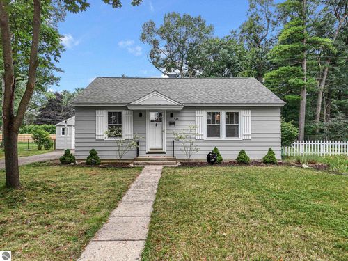 548 Cromwell Dr, Traverse City, MI, 49686-3542 | Card Image
