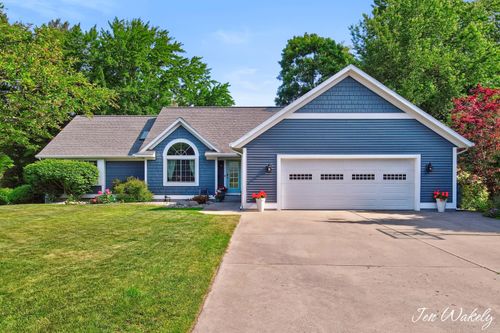 278 Caravan Dr, Norton Shores, MI, 49441-5582 | Card Image