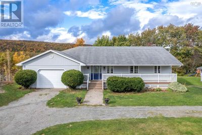 60 Kent Crt, House other with 5 bedrooms, 3 bathrooms and null parking in Sydney NS | Image 2