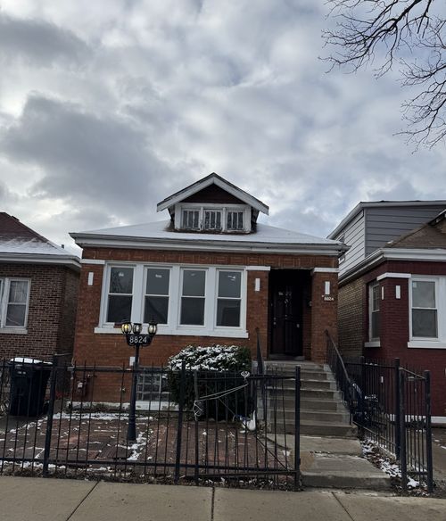 8824 S Wood Street, CHICAGO, IL, 60620 | Card Image