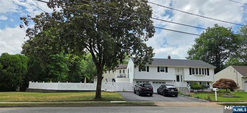 22 Cypress Ln, Paramus, NJ, 07652-3835 | Card Image