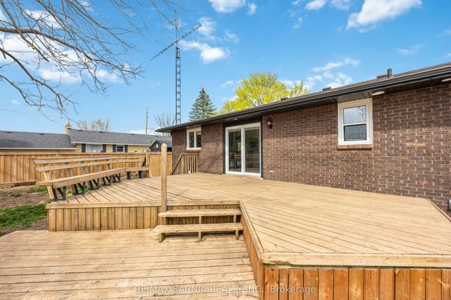 12 Sunset Ave, House other with 5 bedrooms, 2 bathrooms and 8 parking in Warwick ON | Image 38
