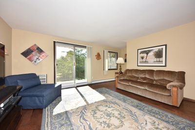 6175 W Howard Ave, Condo with 1 bedrooms, 1 bathrooms and null parking in Greenfield WI | Image 1