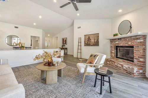 1070 Porter Dr, Roseville, CA, 95678-7582 | Card Image