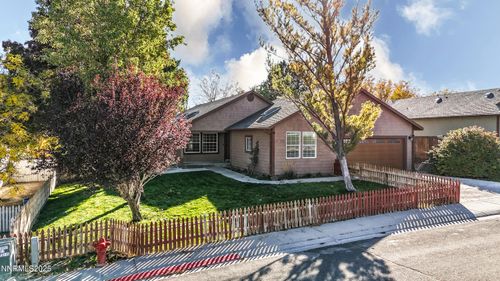 647 Castle Way, Winnemucca, NV, 89445-2671 | Card Image