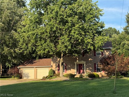 536 Windsor Dr, Mineral Wells, WV, 26150-6772 | Card Image