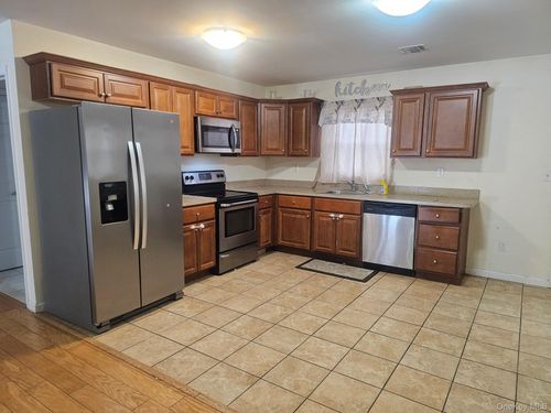 558 Meade Avenue, Brookhaven, NY, 11713 | Card Image