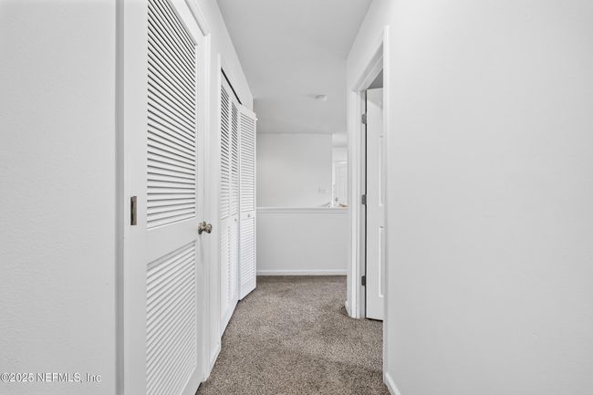 Hallway to Upstairs laundry | Image 26