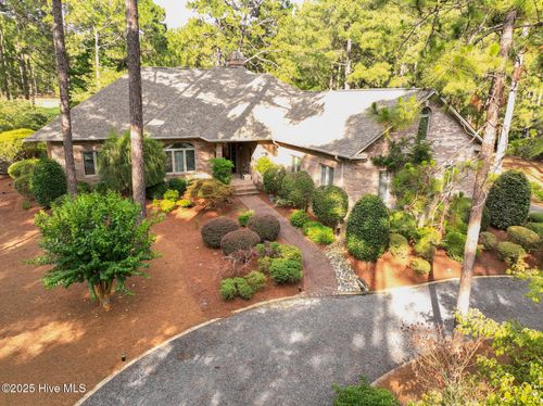 22 Airdrie Ct, Pinehurst, NC, 28374-6712 | Card Image