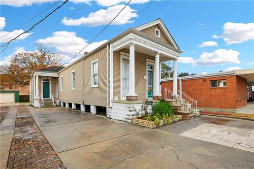 720 Lafayette St, Gretna, LA, 70053-6136 | Card Image