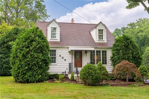 409 Yager Rd, New Franklin, OH, 44216-9489 | Card Image
