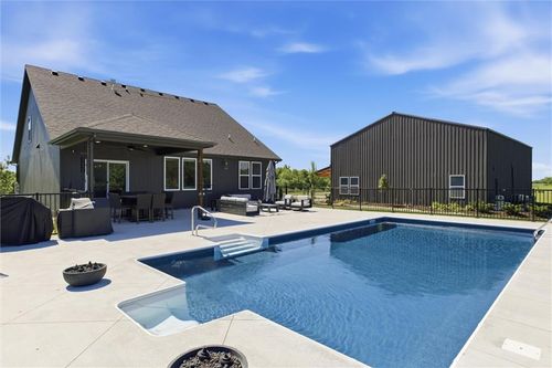 20143 Tonganoxie Rd, Tonganoxie, KS, 66086-4273 | Card Image