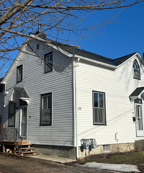 33 Gore St W, Perth, ON, K7H2L9 | Card Image