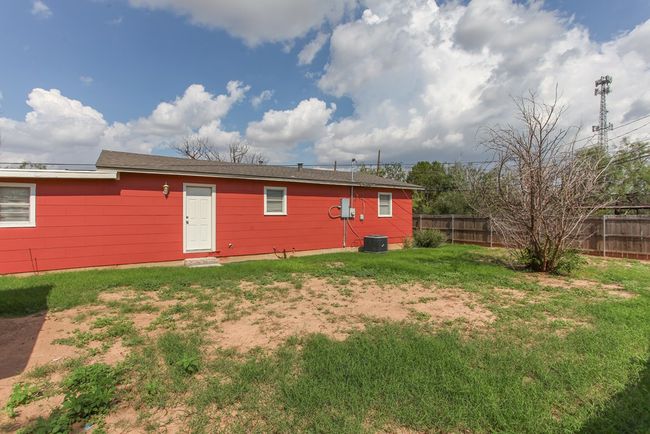 2004 State St, House other with 2 bedrooms, 1 bathrooms and 1 parking in Big Spring TX | Image 23