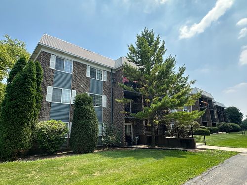 apt-103-1503 N Windsor Dr, Arlington Heights, IL, 60004-4170 | Card Image