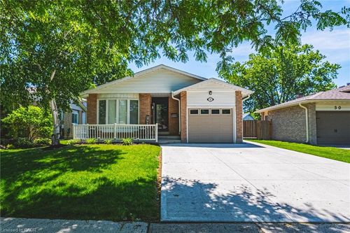 32 Ainsworth St, Stoney Creek, ON, L8J1T1 | Card Image