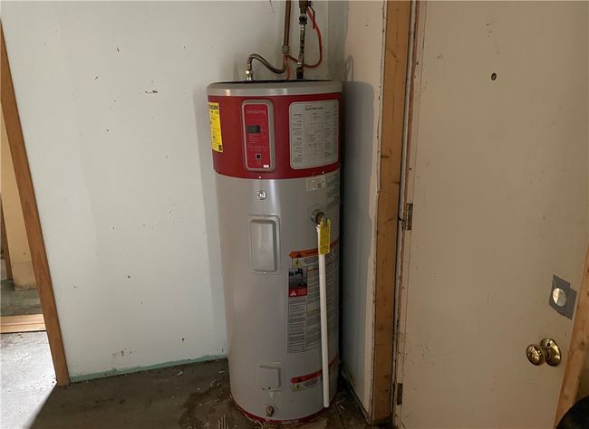 2019 GeoTech Hot Water Heater with heat pump | Image 18