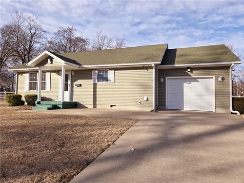 724 W 3rd St, Pittsburg, KS, 66762-4626 | Card Image